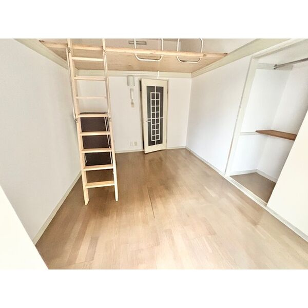 ドリーム嵯峨野の居間・リビング