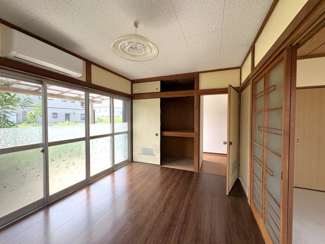 本納中古戸建の洋室