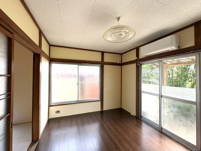 本納中古戸建の洋室