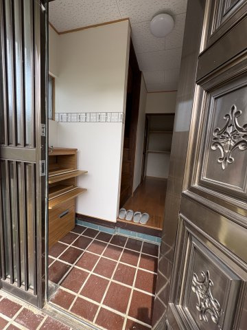 本納中古戸建の玄関