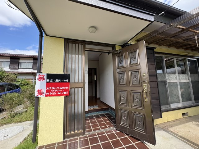 本納中古戸建の玄関