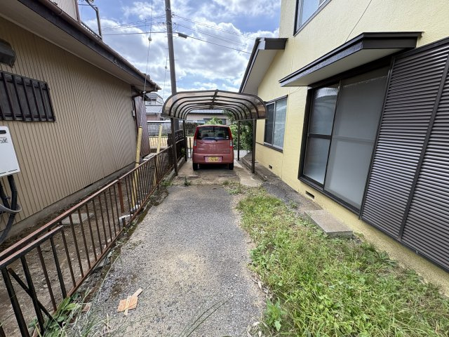 本納中古戸建の駐車場