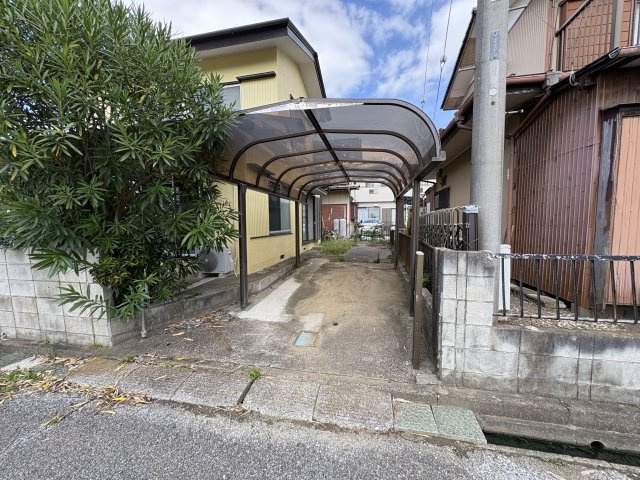 本納中古戸建の駐車場