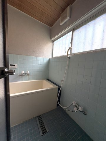 本納中古戸建の浴室