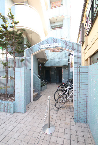 【エントランス】 | ラルース国立