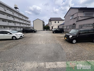 プリミエール林島の駐車場
