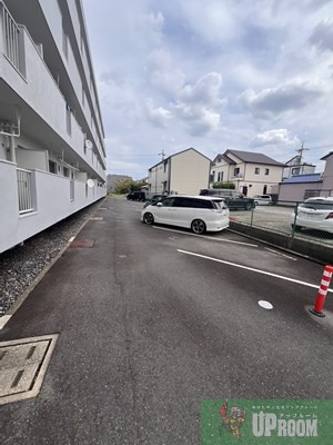 プリミエール林島の駐車場