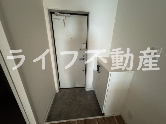 エムフラット衣摺Ⅰの玄関|明るい玄関です
