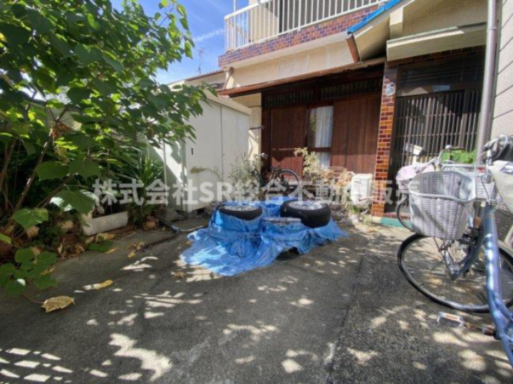 加納2丁目中古戸建のその他共用部分|自転車・バイクを置けたり、作業したりできる広さはあります！