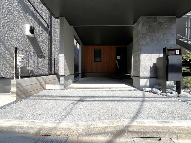 品川区大崎4丁目 限定1棟の居間・リビング|頭寒足熱で理想的に空間を暖める床暖房を装備しています 