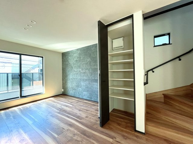 品川区大崎4丁目 限定1棟のキッチン|リビングにいるご家族と会話をしながら家事が楽しめる人気のオープンキッチンです