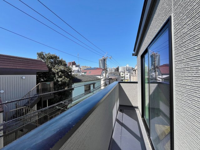 品川区大崎4丁目 限定1棟のバルコニー|アウトドアリビングとしても楽しめる広々ルーフバルコニー
便利なスロップシンクつき