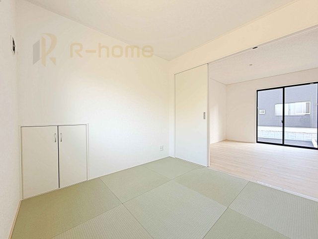 ひたちなか市相金町第1　新築戸建て　2号棟の和室|フローリングより衝撃が少ない和室は、ご両親のお部屋やキッズスペース、客間としても活用頂けます。