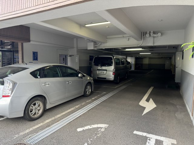 【駐車場】 | ロイヤル磯上