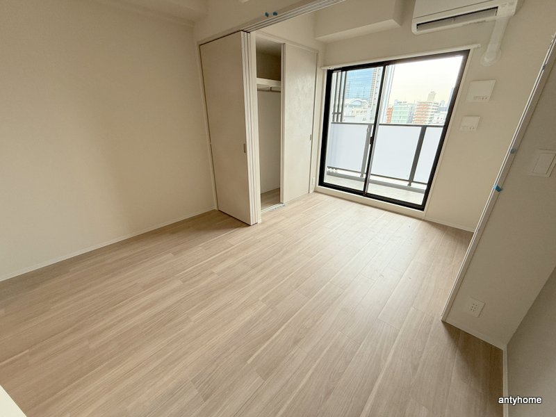 コンフォリア・リヴ新大阪西宮原ソルテラス　仲介手数料無料の居間・リビング