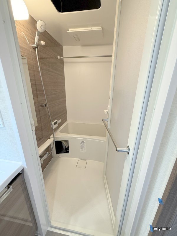 コンフォリア・リヴ新大阪西宮原ソルテラス　仲介手数料無料の浴室