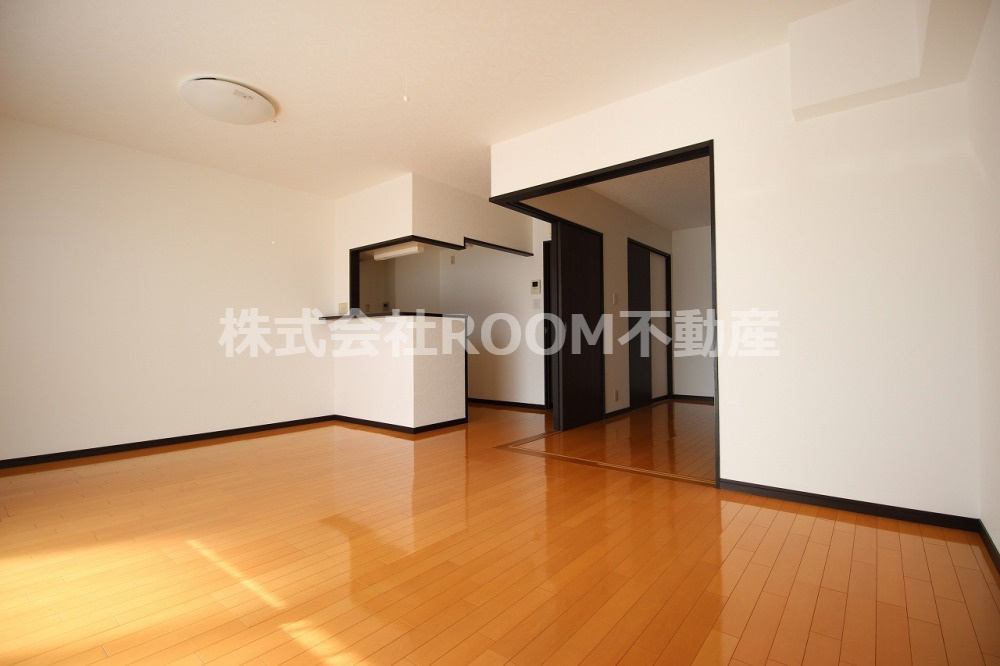 スカイコート志比田Ⅰ・Ⅱの居間・リビング|こちらのリビングで趣味の時間をお楽しみください