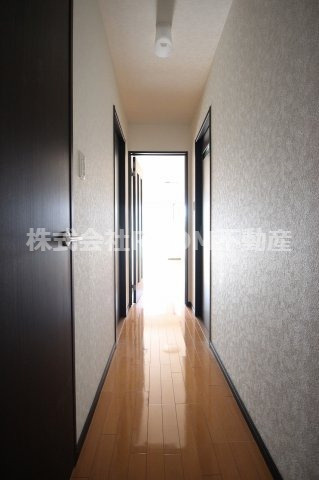 スカイコート志比田Ⅰ・Ⅱの玄関|収納もある玄関です