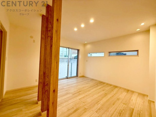 寝室…リラックスできるプライベート空間で、快適な睡眠をサポート。個人の好みに合わせたインテリアや寝具で心地良さを追求。プライベートな時間を過ごし、リフレッシュする場所におすすめです。