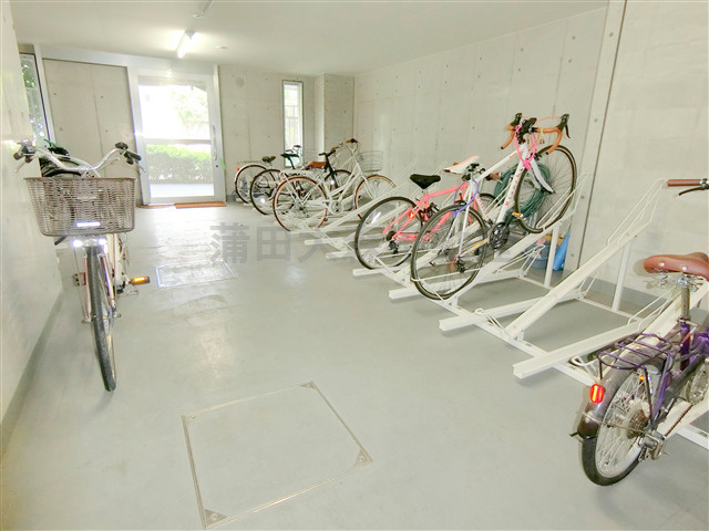 コンシェリア久が原のその他共用部分|屋根付きの駐輪場