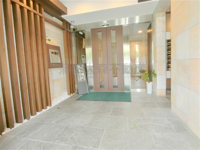 コンシェリア久が原のエントランス|防犯カメラTVモニター付オートロック宅配BOXメールBOX管理人室