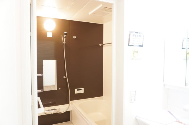 越谷市大沢 新築分譲住宅の浴室