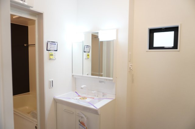 越谷市大沢 新築分譲住宅の独立洗面台