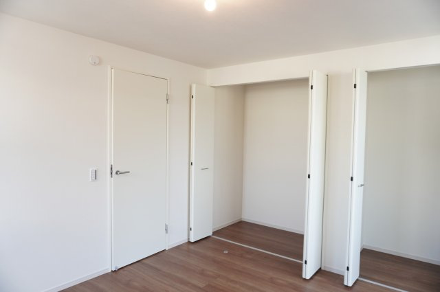 越谷市大沢 新築分譲住宅の洋室