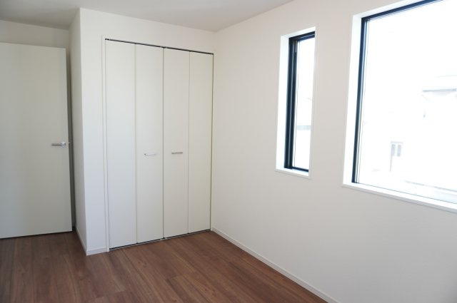 越谷市大沢 新築分譲住宅の洋室