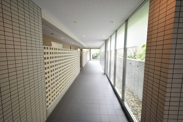 シャルム甲子園口のロビー