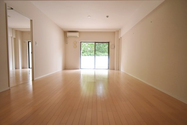 シャルム甲子園口の居間・リビング