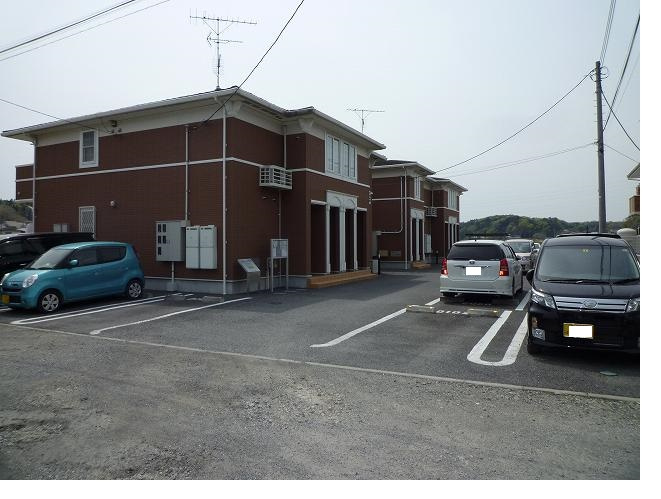 ファミールⅣの駐車場