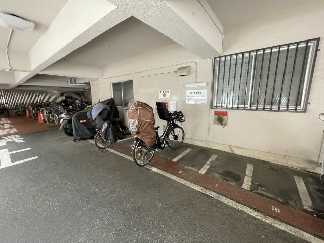 室町スカイハイツの駐輪場