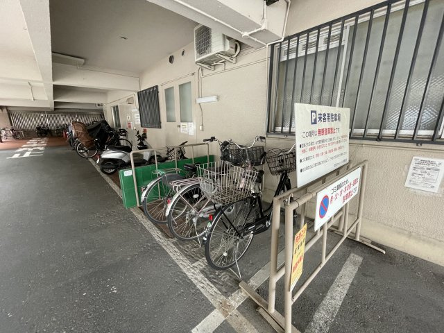 室町スカイハイツの駐輪場