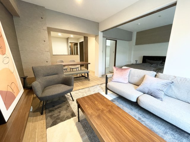 室町スカイハイツの居間・リビング