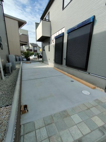 BLOOMING MAISON 府中市押立町の駐車場