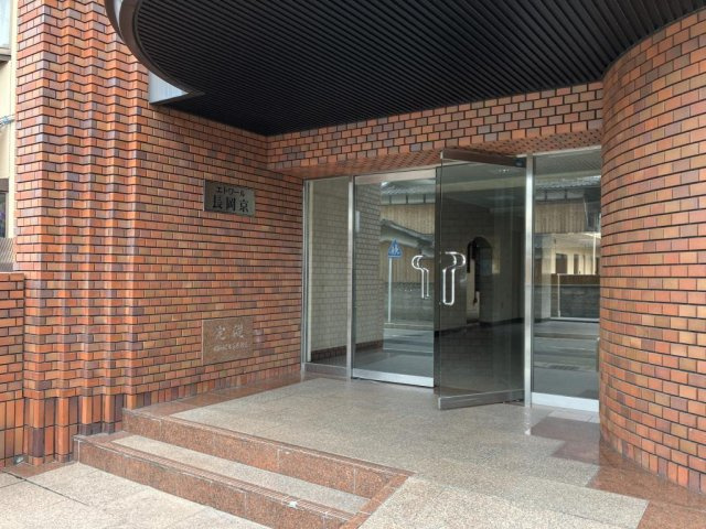 エトワール長岡京のエントランス