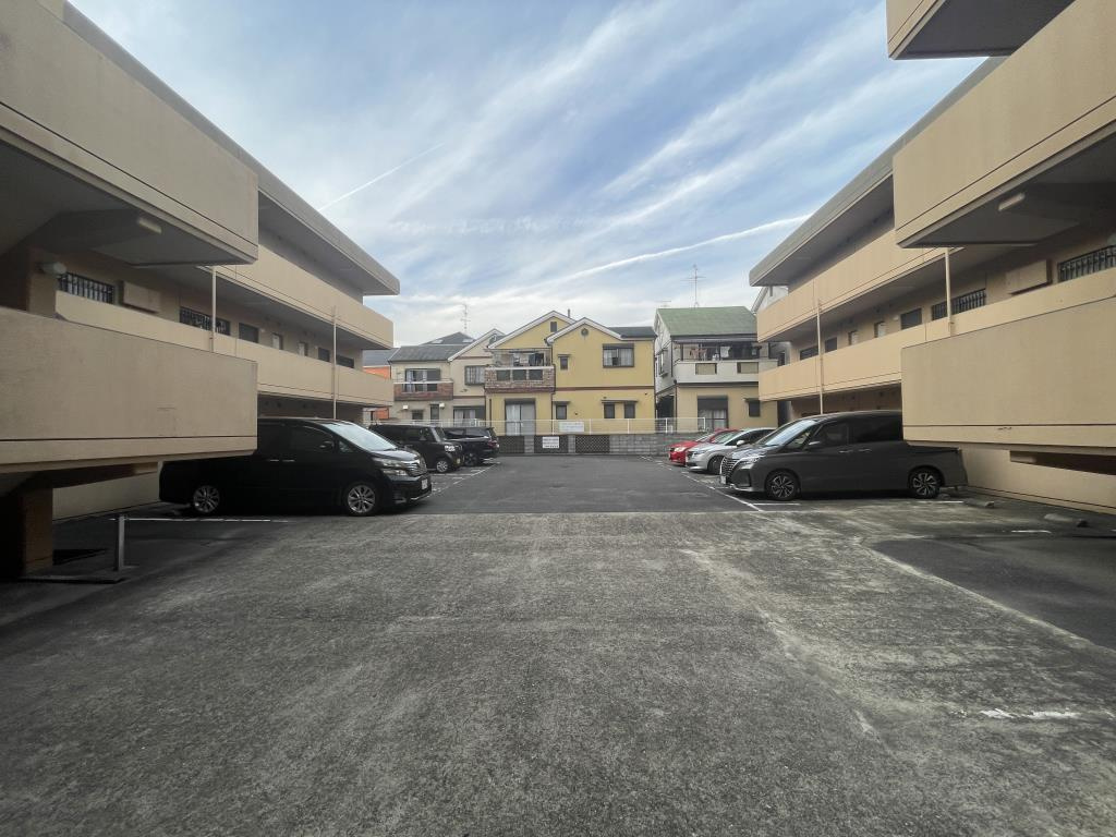 エトワール長岡京の駐車場