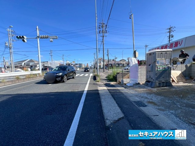 【今からご案内可能】刈谷市今川町3丁目　全3棟の前面道路含む現地写真|事前予約にて現地ご見学いただけます！お気軽にお問い合わせください♪
■株式会社　セキュアハウス■
住宅ローンに強く、知識、経験豊富なスタッフ在籍
お客様に寄り添い、ご成約後もサポート致します