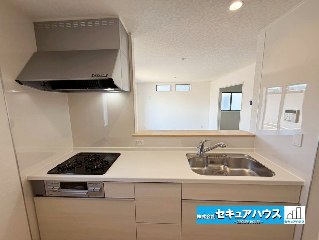 【今からご案内可能】刈谷市今川町3丁目　全3棟のキッチン|【キッチン】
◆同時にたくさんの料理が調理できる。「焼く・蒸す・煮る」の工程を同時進行で進めることができるので、料理を素早く作ることができます。育児でバタバタ忙しいママに嬉しい♪
