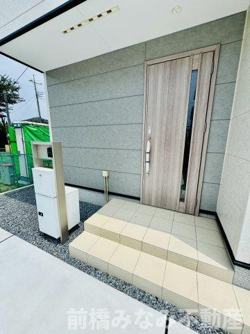高崎市江木町　3号棟(全3棟)　リナージュ　新築建売分譲の玄関|明るい玄関です