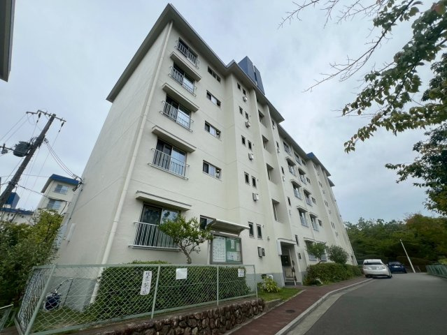 高倉台2団地11号棟の外観