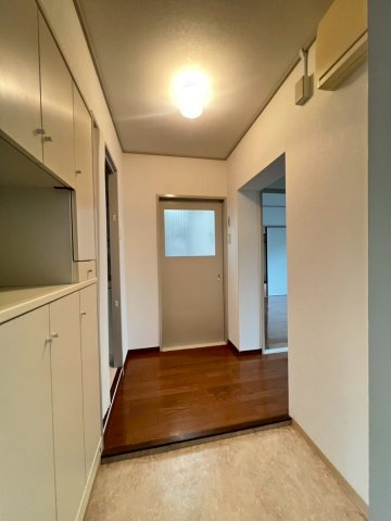 高倉台2団地11号棟の玄関