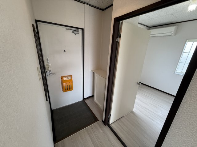 ラプラーニュ参番館の玄関