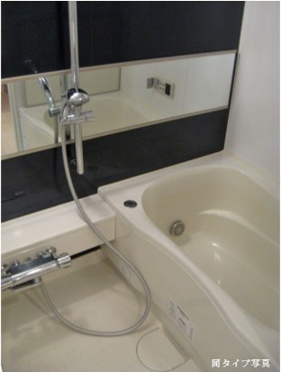 コンフォリア下北沢の浴室