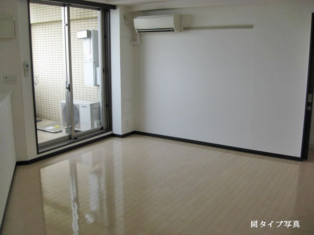 コンフォリア下北沢の居間・リビング