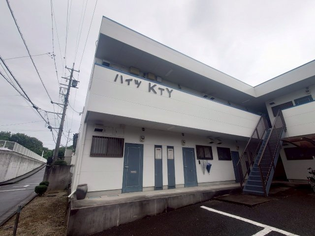 ハイツKTYの駐車場
