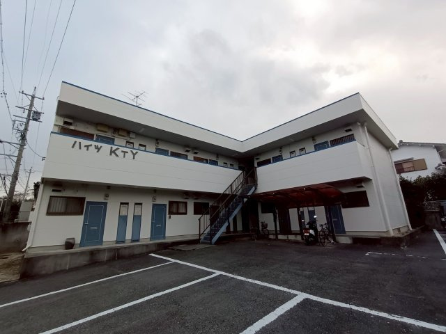 ハイツKTYの駐車場