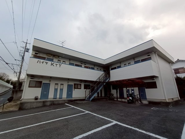ハイツKTYの駐車場