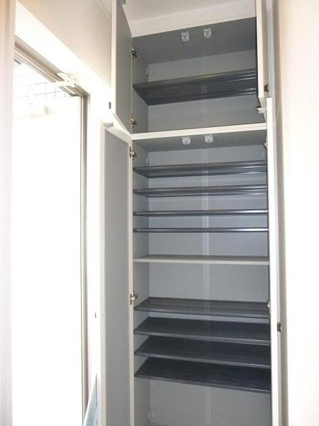 リスティガーデン白山の玄関|シューズボックス